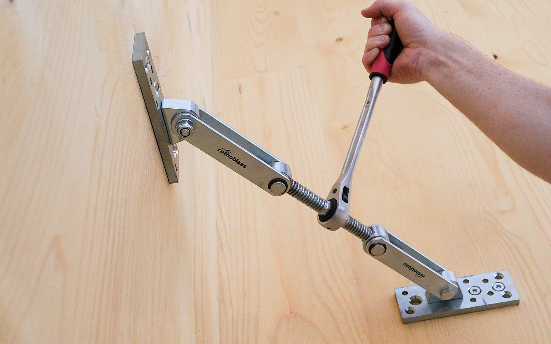 GEKO panel puller used to join two mass timber elements at an edge joint during assembly