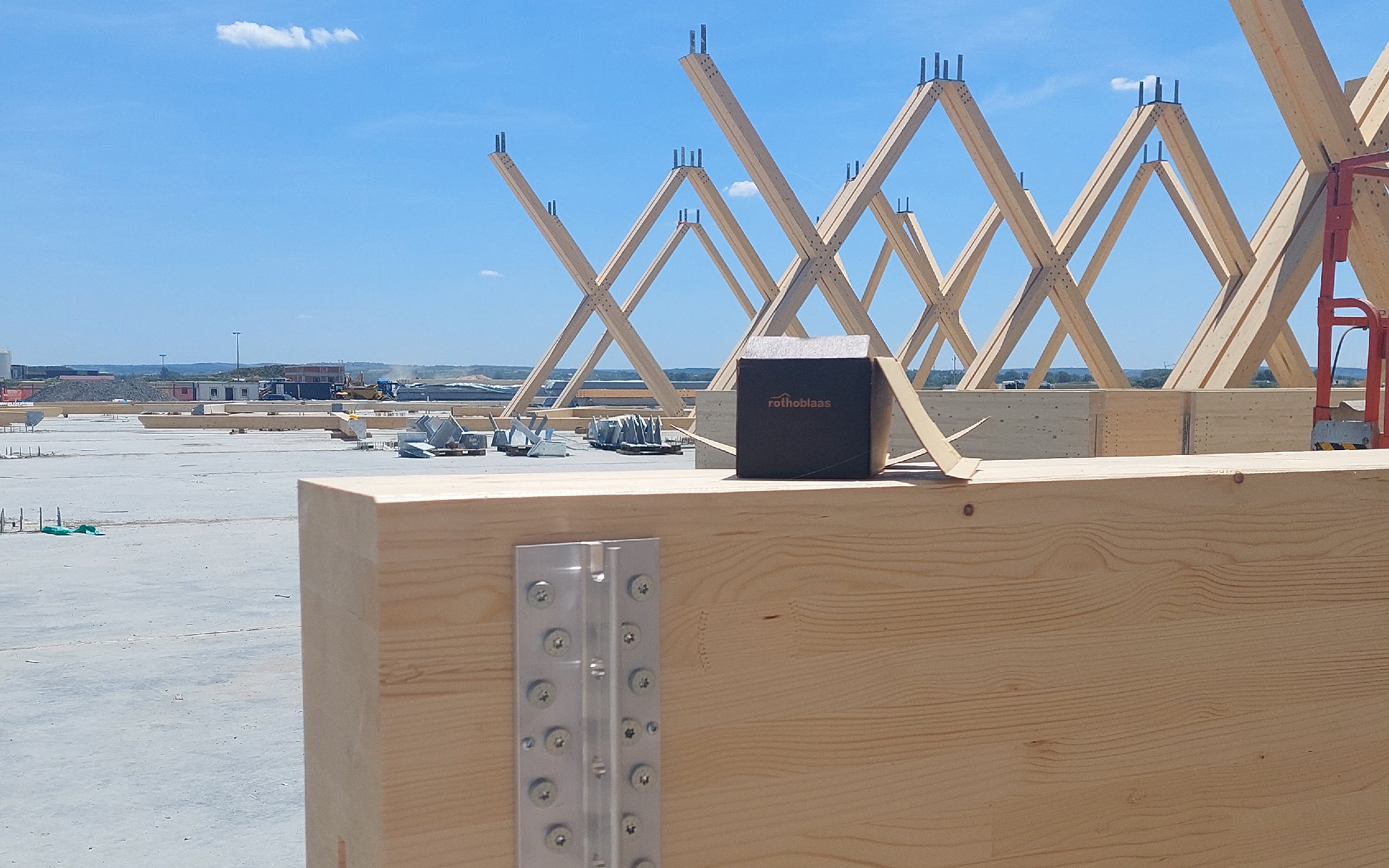 ALUMEGA concealed timber-to-timber connector installed in a GLT element